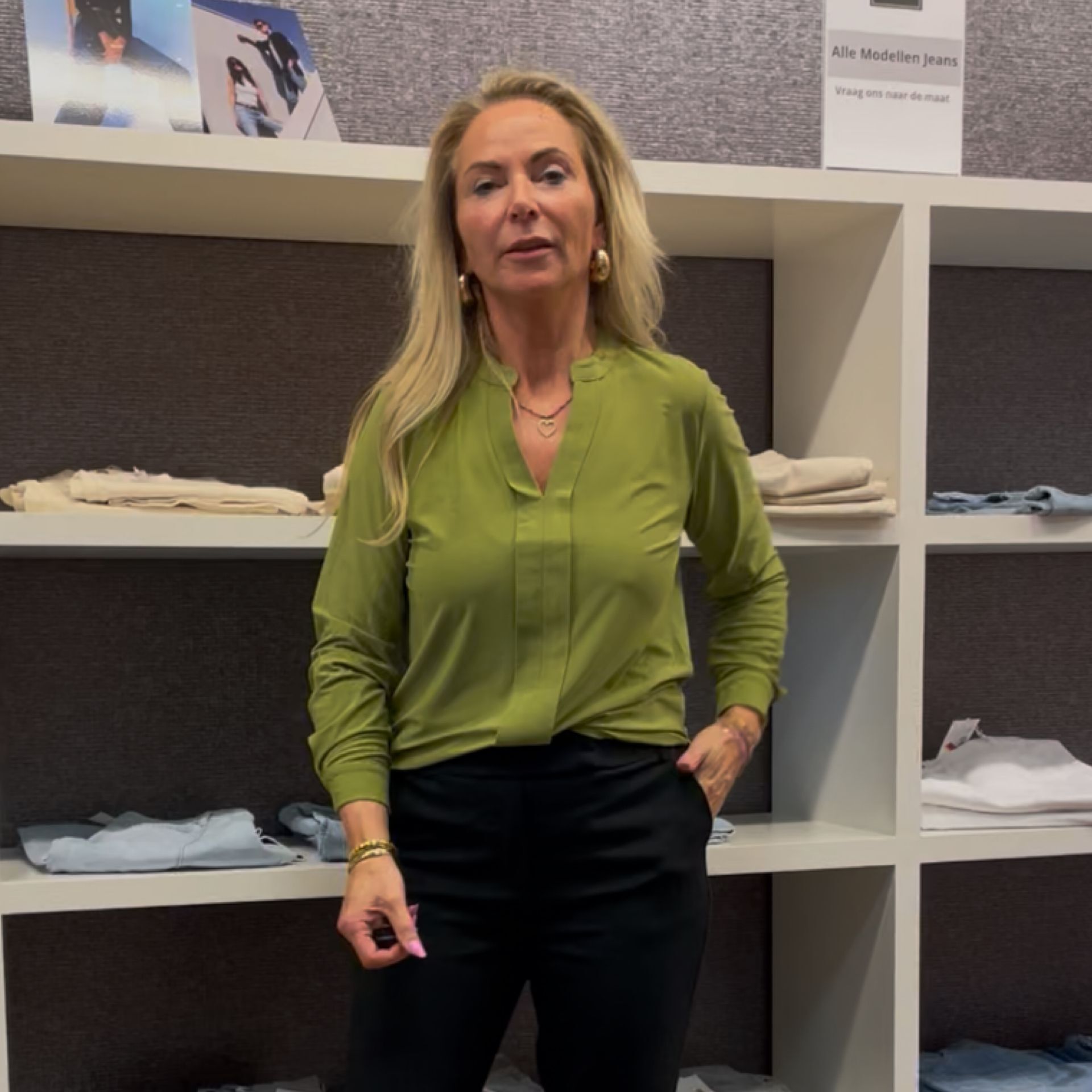 MEPA  olive kleur blouse van travelkwaliteit SALE MAG NIET RETOUR