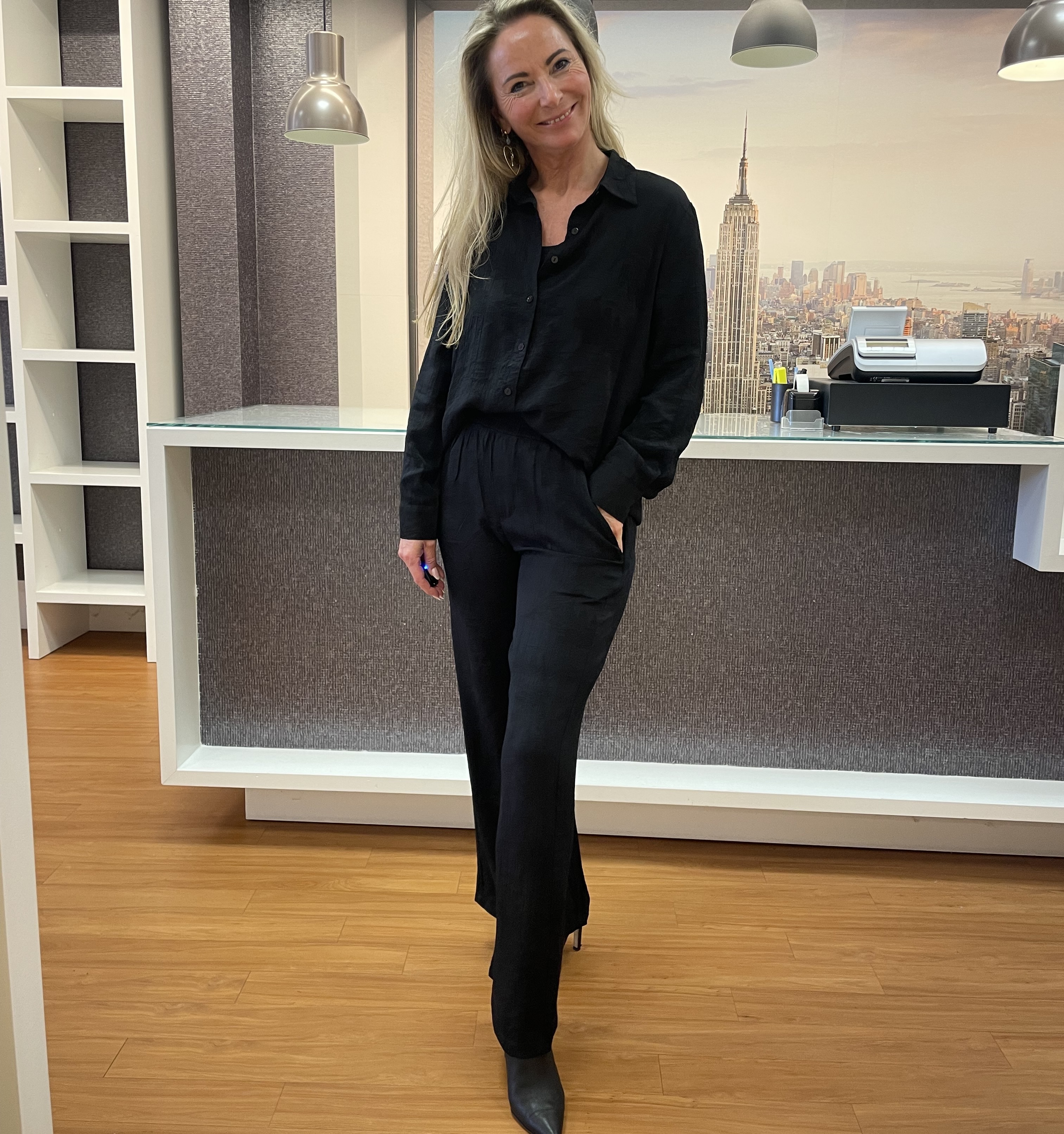 Pantalon Kreukstructuur En Bladerenmotief Zwart