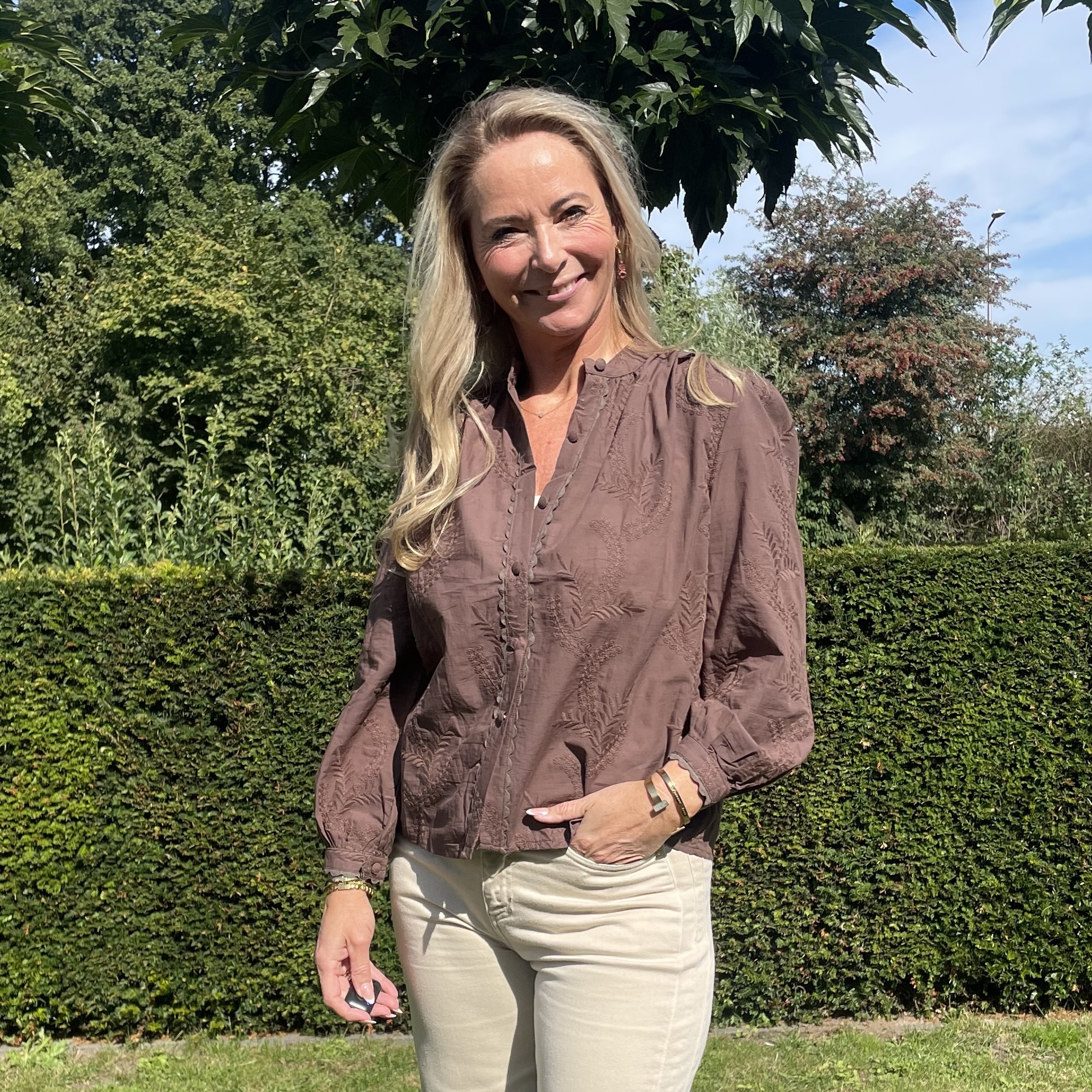 Blouse 5G060 Geborduurd Bruin